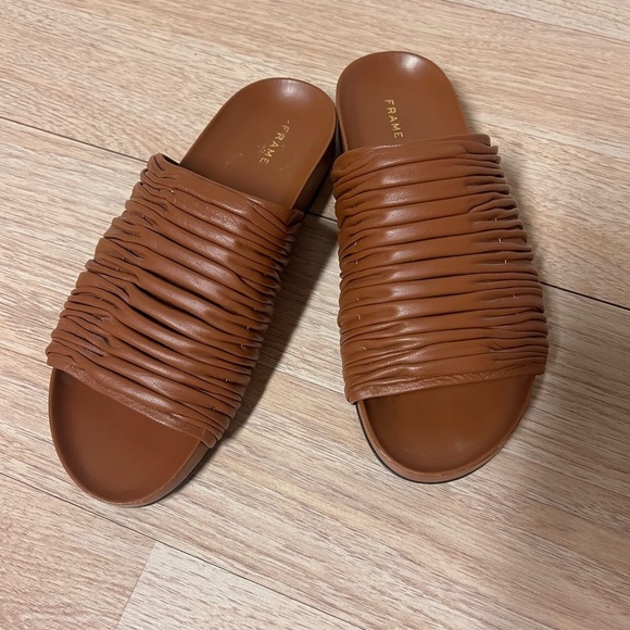 FRAME Le Reese Slides in Rushed Tobacco - Picture 3 of 8